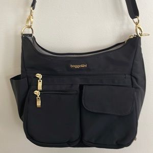 Baggallini Everywhere Bagg with RFID. New without tag. Smoke free home.